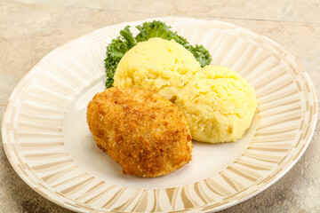 Crispy chicken cutlet with mashed potato