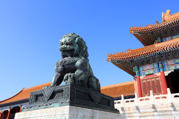 Fototapeta premium Bronze Lion at the Forbidden City in Beijing