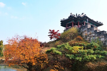Obraz premium Korean fortress in autumn