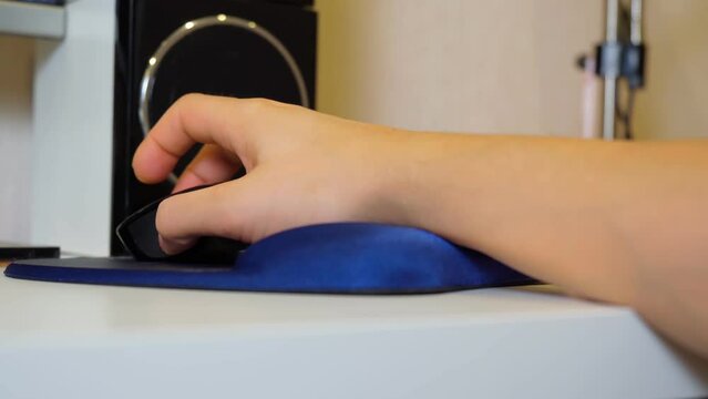 A mouse pad with a special gel pad under the wrist, which relieves tension in the wrist and prevents the development of tunnel syndrome.
