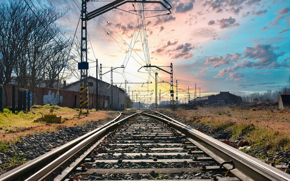Bifurcaci&oacute;n y catenaria vias de tren en Valladolid