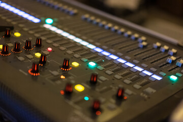 audio mixing console