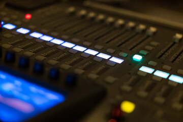 audio mixing console