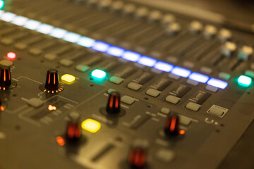 audio mixing console