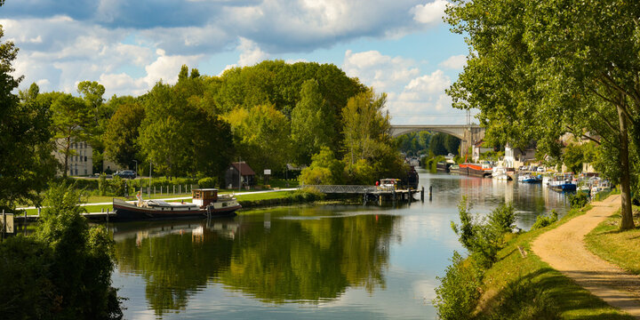 view on the medieval city of Moret sur Loing