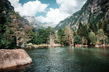 Jezioro w górach - obrazy, fototapety, plakaty