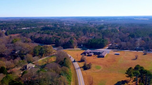 Hyper lapse pull away down a fall grass road with traffic green trees.
