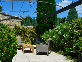 meble ogrodowe na tarasie, patio w ogrodzie, sitting area in the garden	