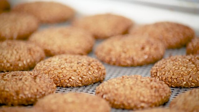 tarsus flakes on the tray are very delicious- Tarsus gevreği