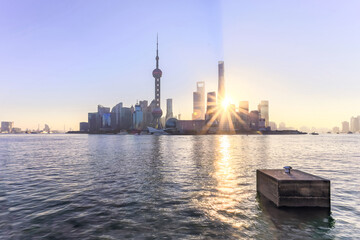 Fototapeta premium Shanghai skyline and cityscape at sunrise