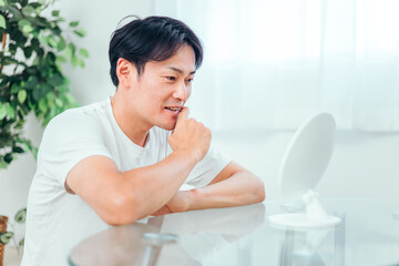肌の調子がいい男性（笑顔）
