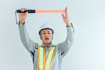 警備員の男性（ストップ）
