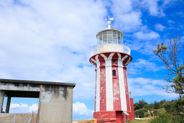 Fototapeta na wymiar 赤と白の色鮮やかなホーンビー灯台