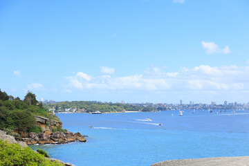 Fototapeta na wymiar Camp Cove Beachの美しい海と青空