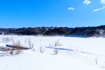 北海道夕張市、全面結氷した冬のシューパロ湖【3月】