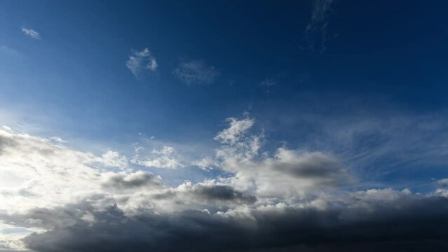 Durchziehende Schauerbew&ouml;lkung mit Turbulenzen
