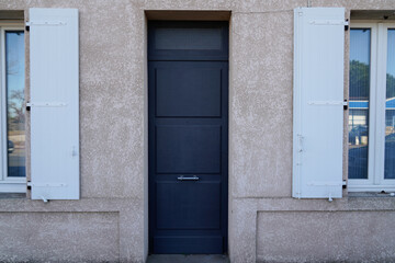 Obraz na płótnie Canvas door wooden home access of city house facade