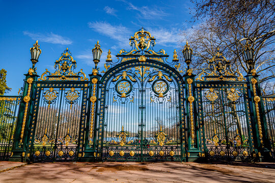 La grande porte du parc de la t&ecirc;te d'or de Lyon
