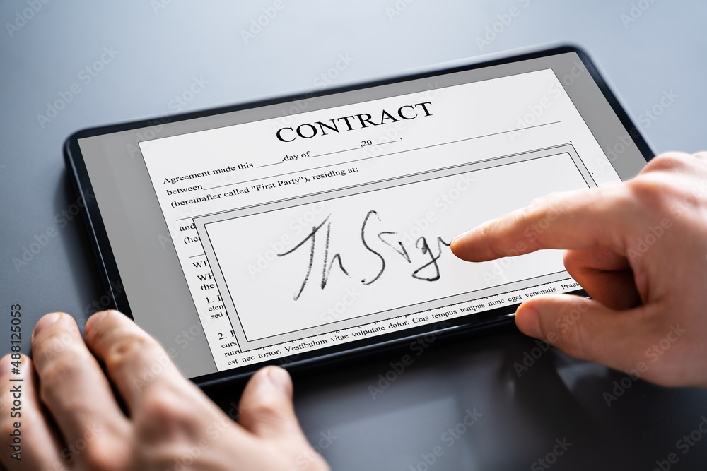 Poster digital signature on contract document online