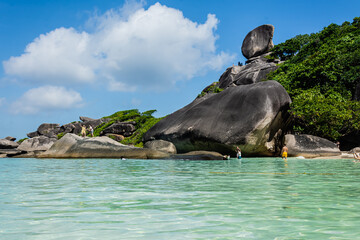 Fototapeta premium Beautiful landscape people on rock is a symbol of Similan Islands, blue sky and cloud over the sea during summer at Mu Ko Similan National Park, Phang Nga province, Thailand