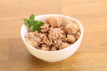 Canned tuna fish with oil