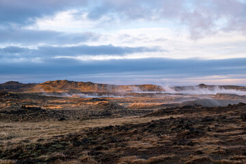 Die heißen Quellen GUNNUHVER auf der Halbinsel Reykjanes. In den letzten Minaten kam hier zu verstärkter vulkanischer Aktivität inklusiver vermehrter Erdbeben.