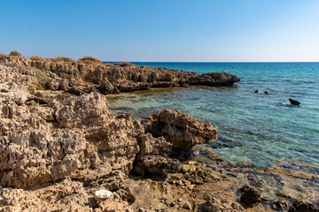Fototapeta na wymiar Felsen am Ayia Thekla Beach in Ayia Napa in der Provinz Famagusta auf Zypern