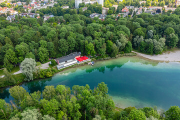 Luftbild der Seelounge am Kuhsee in Augsburg im Sommer 2021