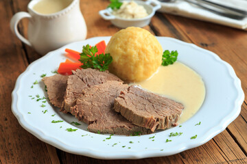 Tafelspitz mit Meerettichsauce und Kloß