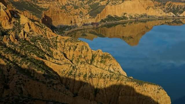 Eroded landscape of the C&aacute;rcavas or Barrancas de Buruj&oacute;n in the surroundings of the Castrej&oacute;n reservoir. Province of Toledo, Castilla-La Mancha, Spain, Europe
