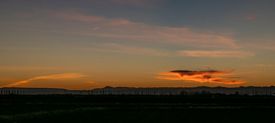 Atardecer en la población de Sollana Valencia-España)