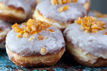 pączek, jedzenie, deser, słodki, pieczone, przepyszny, przekąska, krem, płyta, posiłek, smaczny, swiezy, cukier, piekarnia, róża, marmolada, lukier, tłusty czwartek