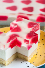 ciastka, deser, jedzenie, słodki, krem, przepyszny, płyta, ciasta, strawbery, owoc, czerwień, delikatesowy, pieczone, ciastka, część, smaczny, ciasto, słodkie, serduszka © yanek