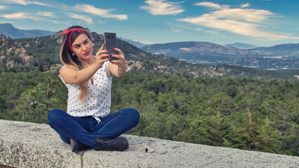 fotografía mujer selfi en naturaleza