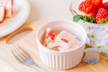 イチゴヨーグルトチーズケーキ