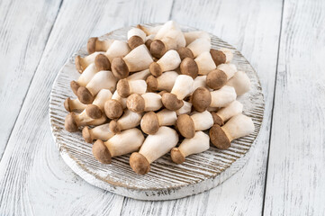 Raw king oyster mushrooms