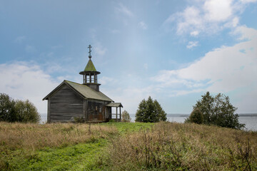 Obraz premium Karelia, Russia - 20 September 2021, Chapel in honor of Sampson in the village of Kondoberezhskaya. An architectural monument of the nineteenth century.
