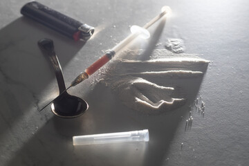 Syringes, drugs, heroin, and cooked.