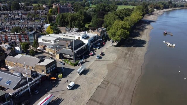 Putney embankment, Wandsworth, London