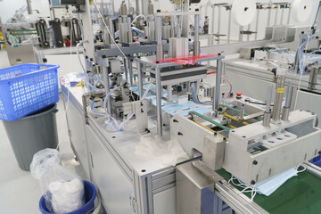 MANUFACTURE OF SURGICAL MASKS - FABRICATION DE MASQUES CHIRURGIC