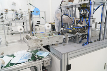 MANUFACTURE OF SURGICAL MASKS - FABRICATION DE MASQUES CHIRURGIC