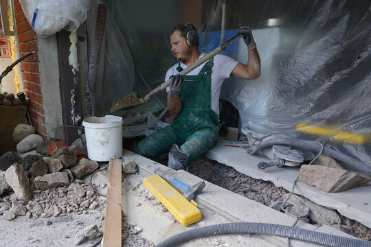 Working with renovering home sewege pipe.