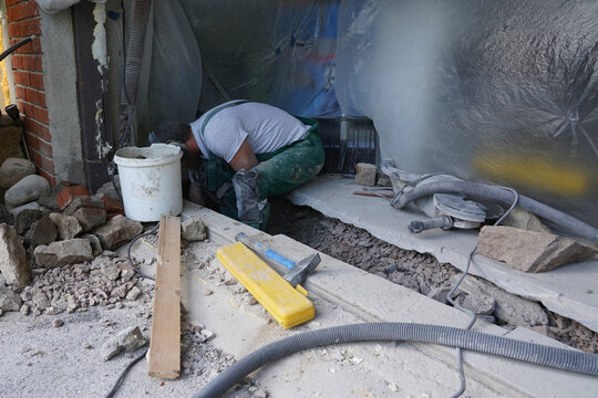 Working with renovering home sewege pipe.