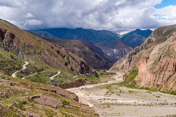 Fototapeta na wymiar Northern Argentina, serpentine roads and landscape towards the village of Iruya.