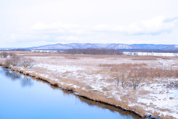 冬の川縁と釧路湿原