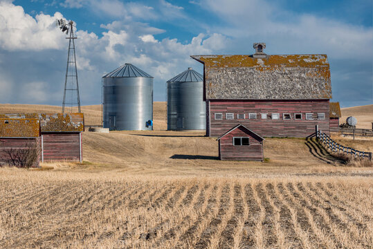 Abandoned farm buildings on the prairies in Saskatchewan, Canada