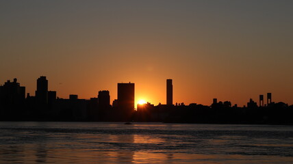 Obraz premium sunset over the city