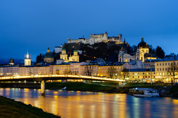 Stadtansicht von Salzburg, Österreich, zur Weihnachtszeit