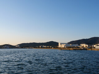 Fototapeta premium 海と山の町蒲郡の風景