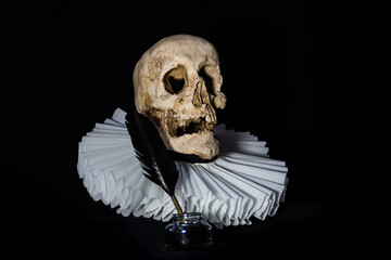 a human skull with a cervantine ruff, symbol of universal literature.